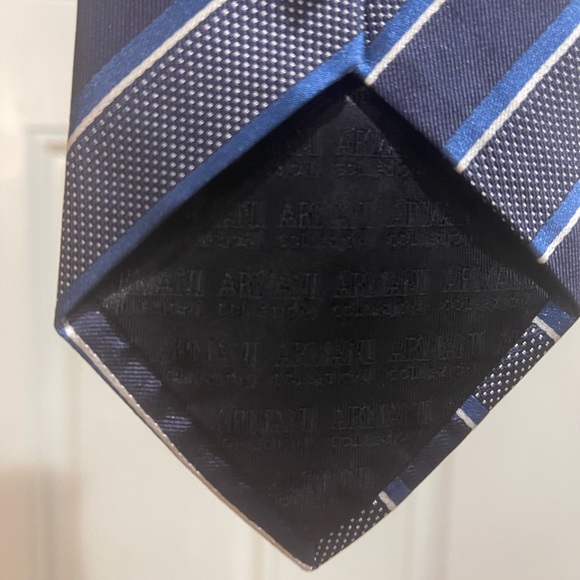 Armani Collezioni Tie Blue and Gray stripe Sz OS - Picture 11 of 11
